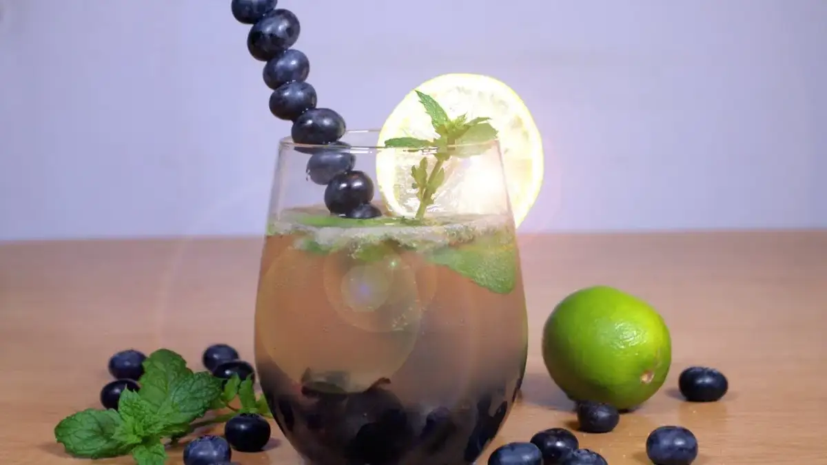 Najlepsze drinki z borówkami, które orzeźwią każdego miłośnika owoców