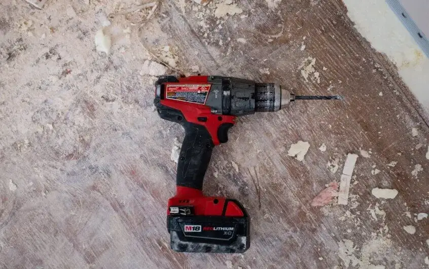 Jak wiercić w kafelkach bez pęknięć – proste kroki i sprawdzone porady