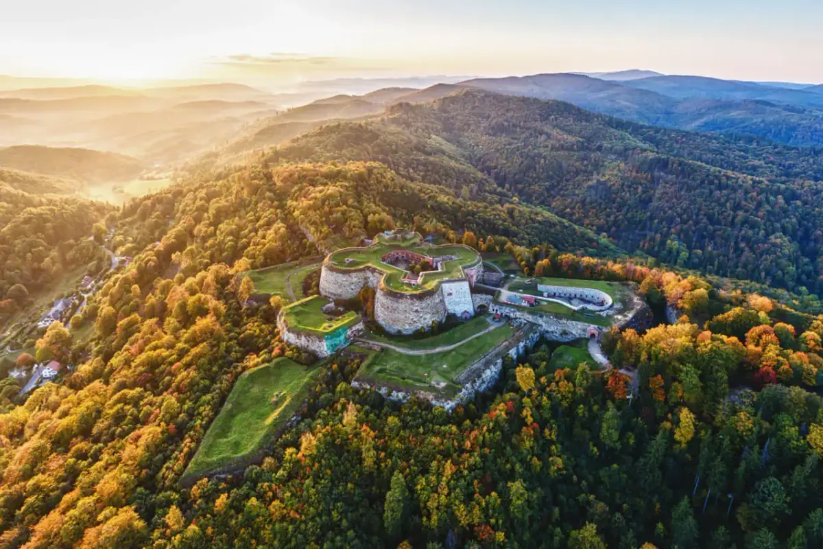 Atrakcje Gór Sowich: Odkryj tajemnice i zaplanuj niezapomniany wyjazd