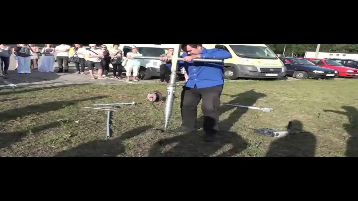 Jak skutecznie zamontować kotwy z użyciem śrub do ziemi?