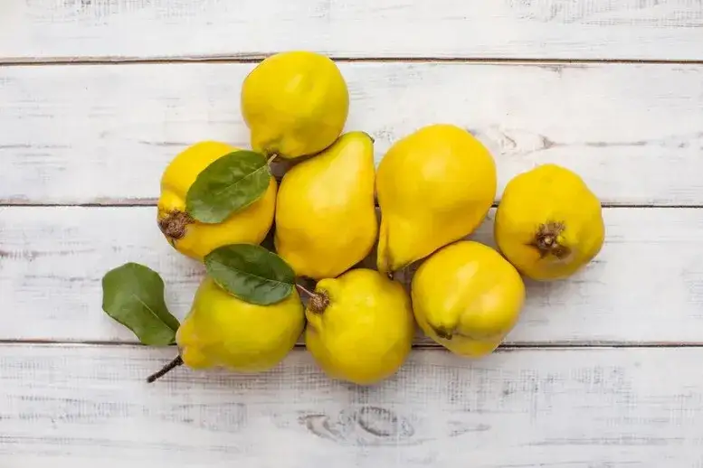 Jak zrobić pigwę na zimę do herbaty - proste i smaczne przepisy