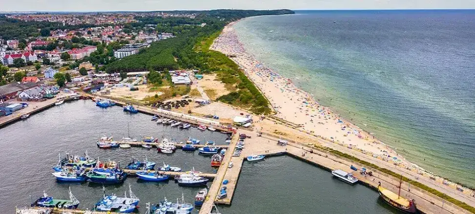 Ile jest km z Władysławowa na Hel? Poznaj trasy i atrakcje po drodze