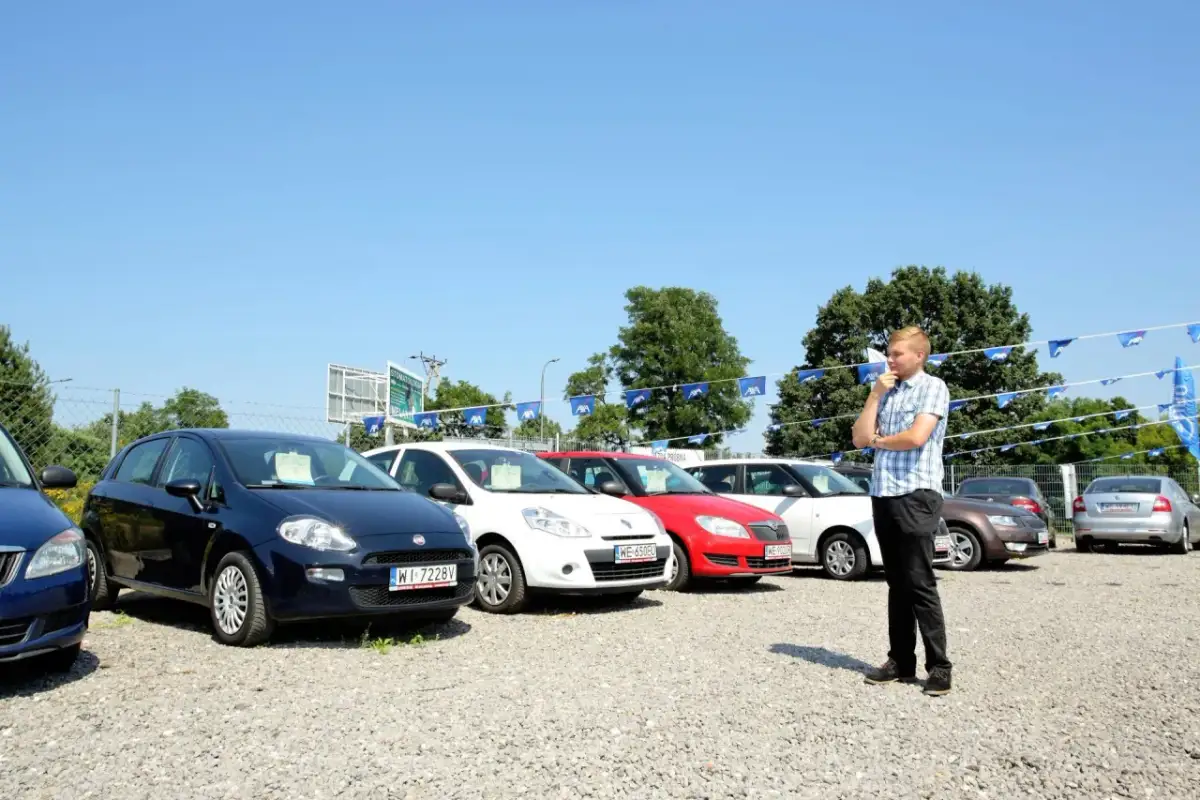 Jakie auto do 15 tys benzyna - najlepsze wybory, które nie zawiodą