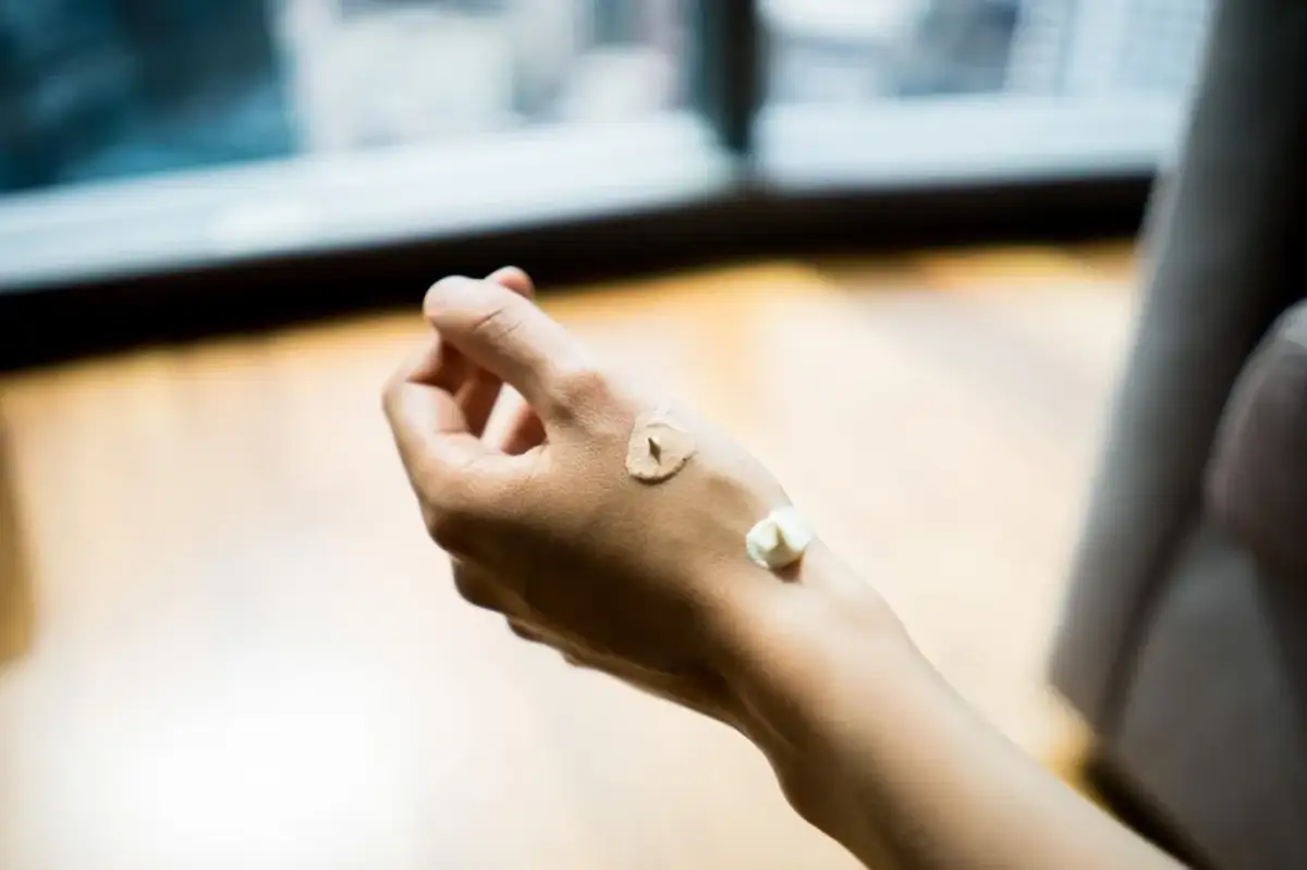 Jak rozjaśnić krem BB, aby uzyskać idealny odcień dla siebie