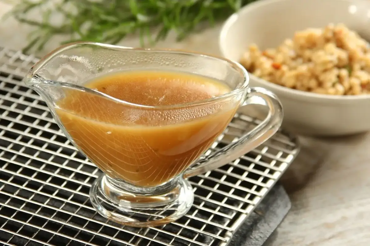 Jakie przyprawy do sosu z mięsa wieprzowego, by zachwycić smakiem?