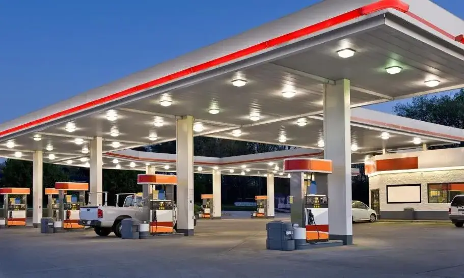 Ile kosztuje wybudowanie stacji benzynowej? Zaskakujące fakty i wydatki.