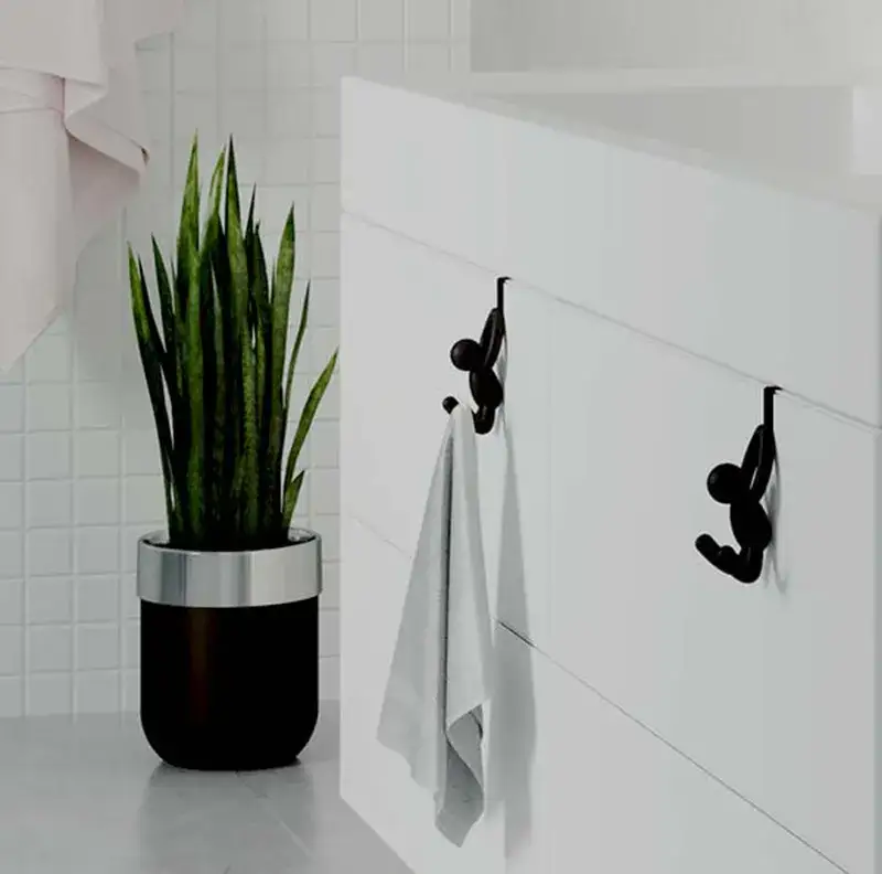 Jakie wieszaki do łazienki? Najlepsze rozwiązania i porady