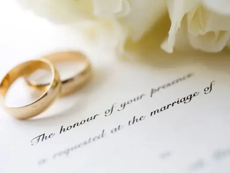 Jak wypisywać zaproszenia ślubne z osobą towarzyszącą i uniknąć błędów