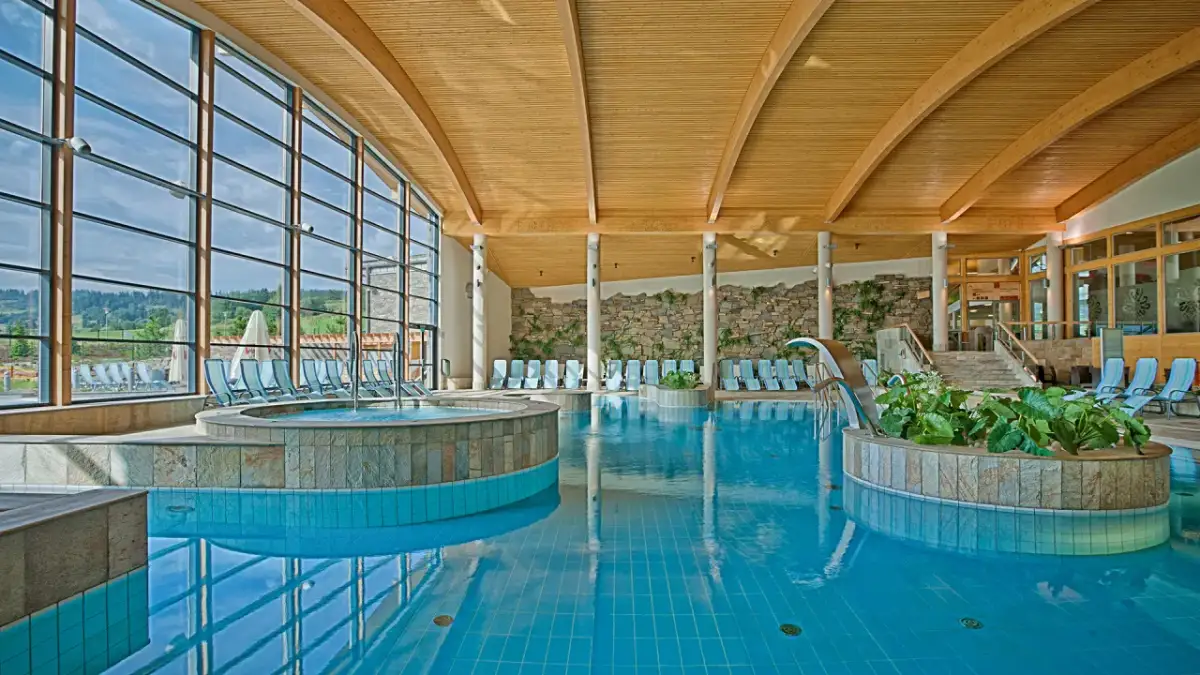 Gdzie dokładnie są termy Bania? Lokalizacja, dojazd i praktyczne wskazówki