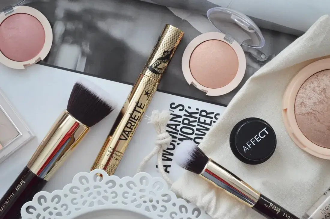 Jakie są kosmetyki do makijażu i jak wybrać najlepsze dla siebie