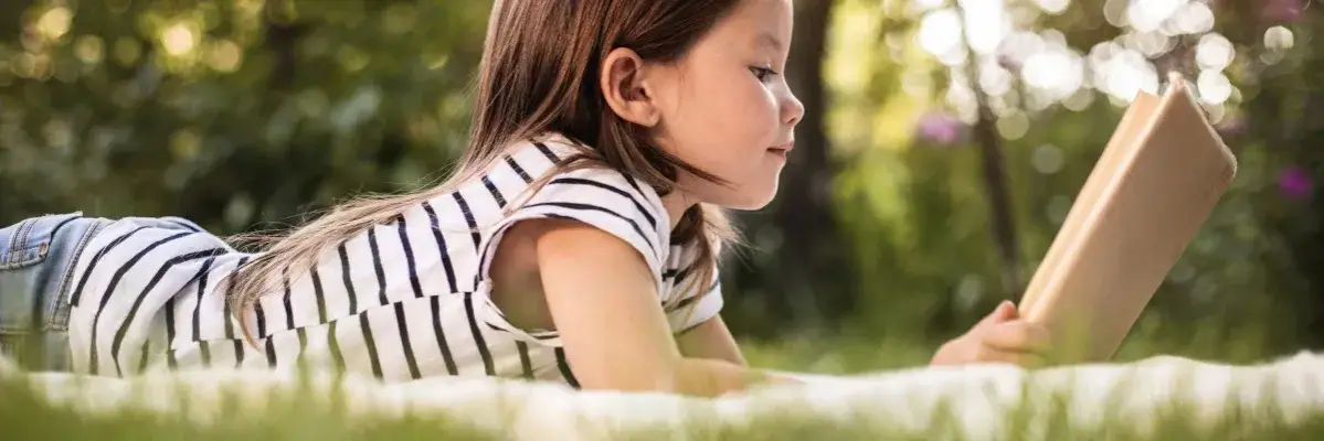 Kiedy dziecko powinno umieć czytać? Odkryj kluczowe etapy rozwoju