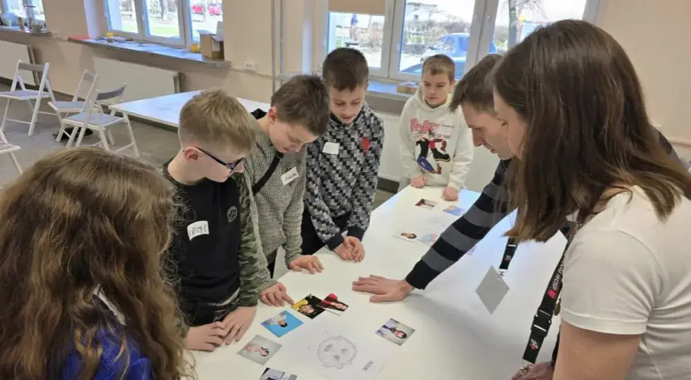 Jak rozmawiać z dzieckiem o emocjach, by nie zniechęcić go do wyrażania uczuć