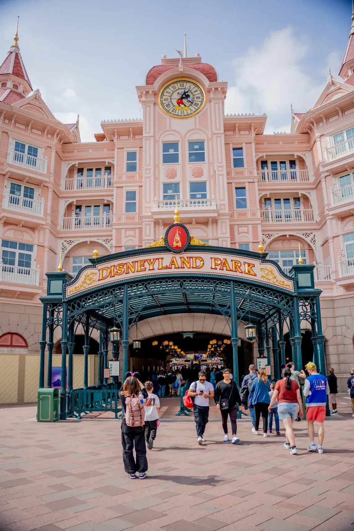 Czy Disneyland naprawdę warto odwiedzić? Odkryj plusy i minusy