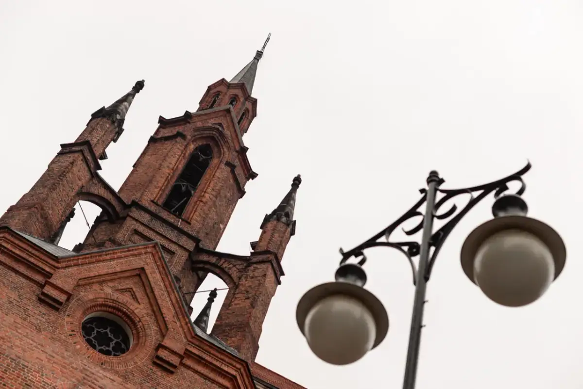 Gdzie leży Kaliniec z Nocy i Dni? Odkryj jego prawdziwe miejsce w Kaliszu