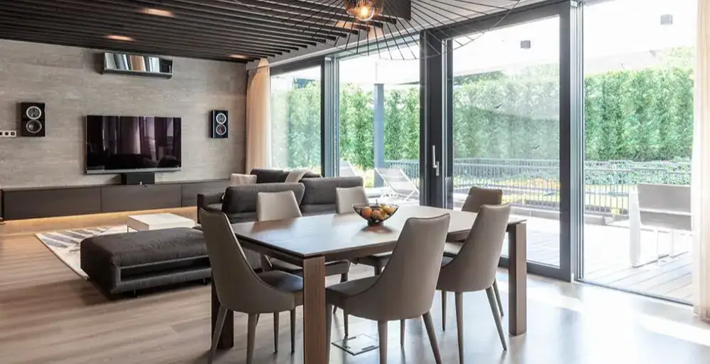 Antracytowe okna jaka elewacja - idealne połączenia dla elegancji