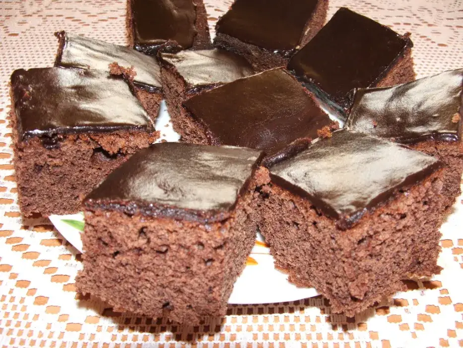 Przepis na ciasto murzynek na dużą blachę – idealne proporcje i wskazówki pieczenia