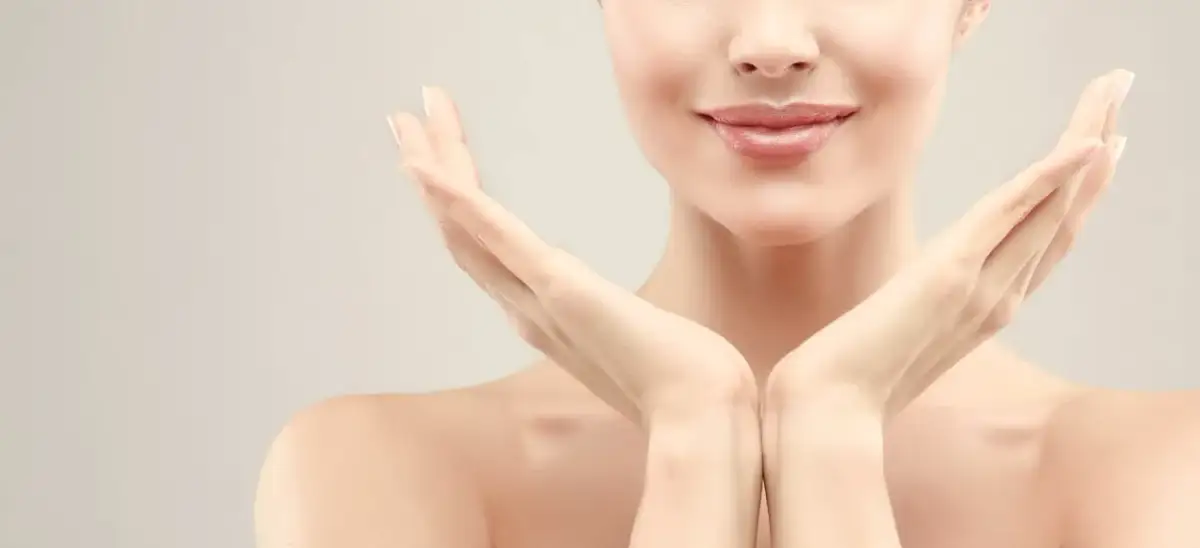 Jak wyszczuplić twarz fryzura – najlepsze cięcia, które działają