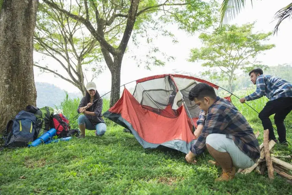 Jak złożyć samorozkładający się namiot szybko i bezproblemowo