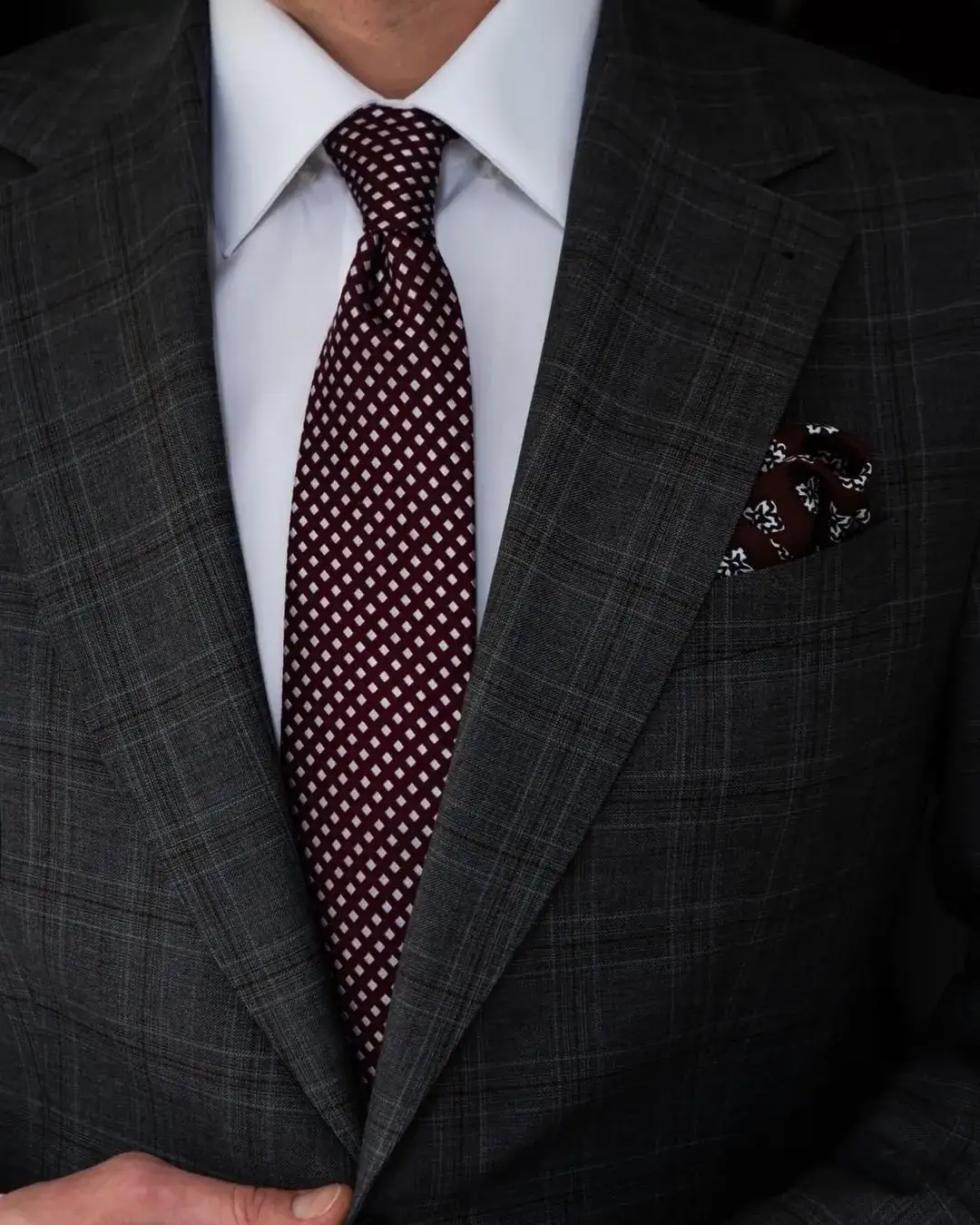 Jak dobrać krawat do garnituru: 8 zasad idealnego zestawienia