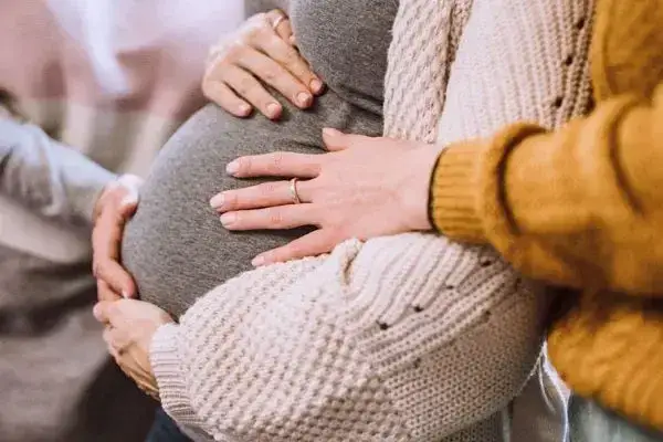 Czop śluzowy ile dni przed porodem? Oczekiwania i rzeczywistość