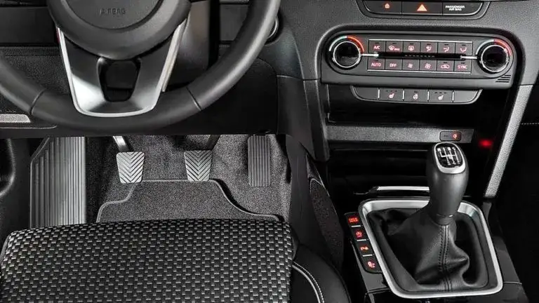 Objawy awarii czujnika pedału sprzęgła – jak rozpoznać i naprawić problem?