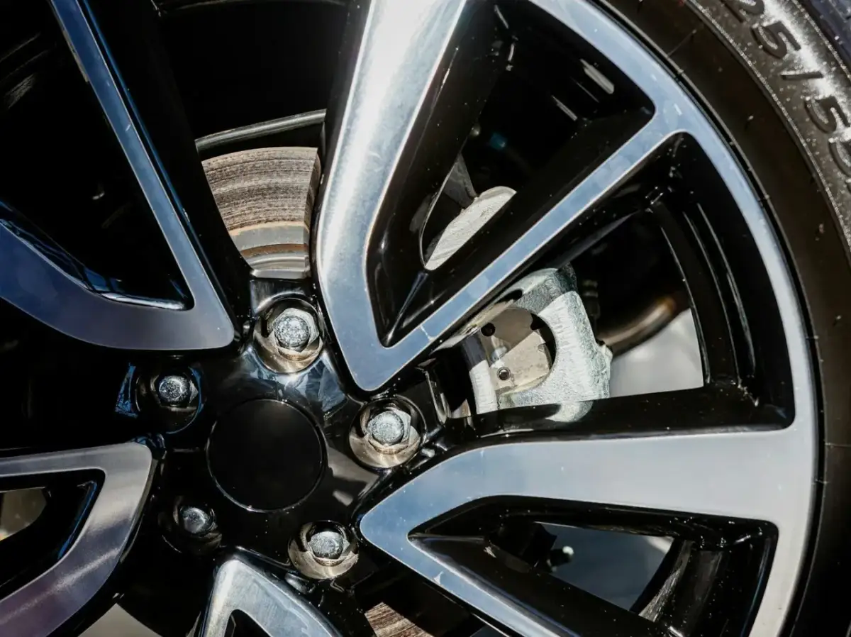 Jakiej firmy felgi wybrać? Porównanie najlepszych producentów