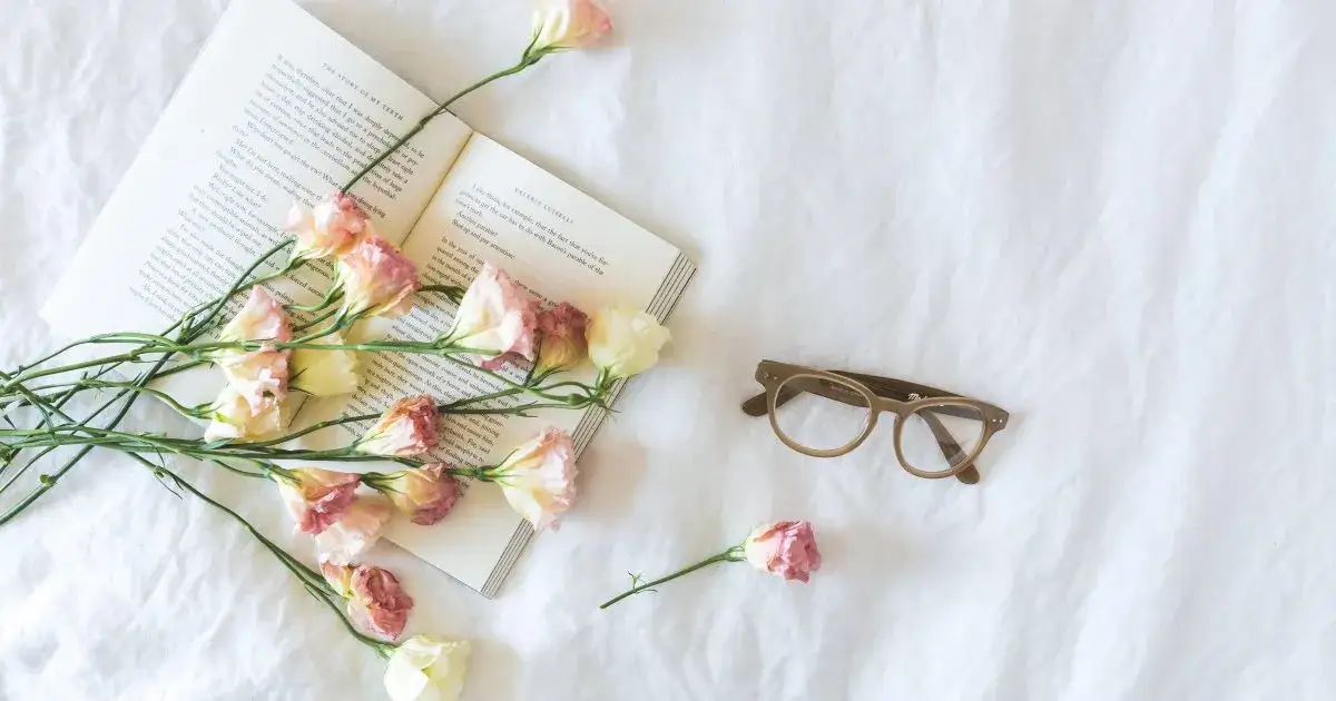 Czym jest kobiecość? Cytaty, które zmienią twoje spojrzenie na nią