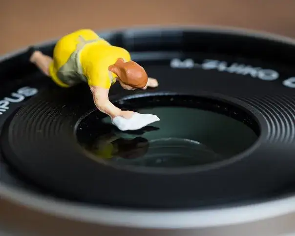 Jak wyczyścić obiektyw w aparacie cyfrowym bez ryzyka uszkodzenia