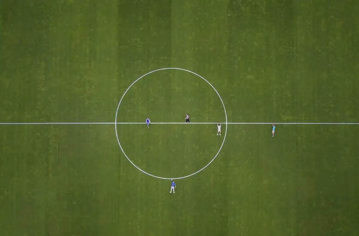 Transparentny VAR co zyska widz dzięki live wyjaśnieniom i nowej grafice spalonego