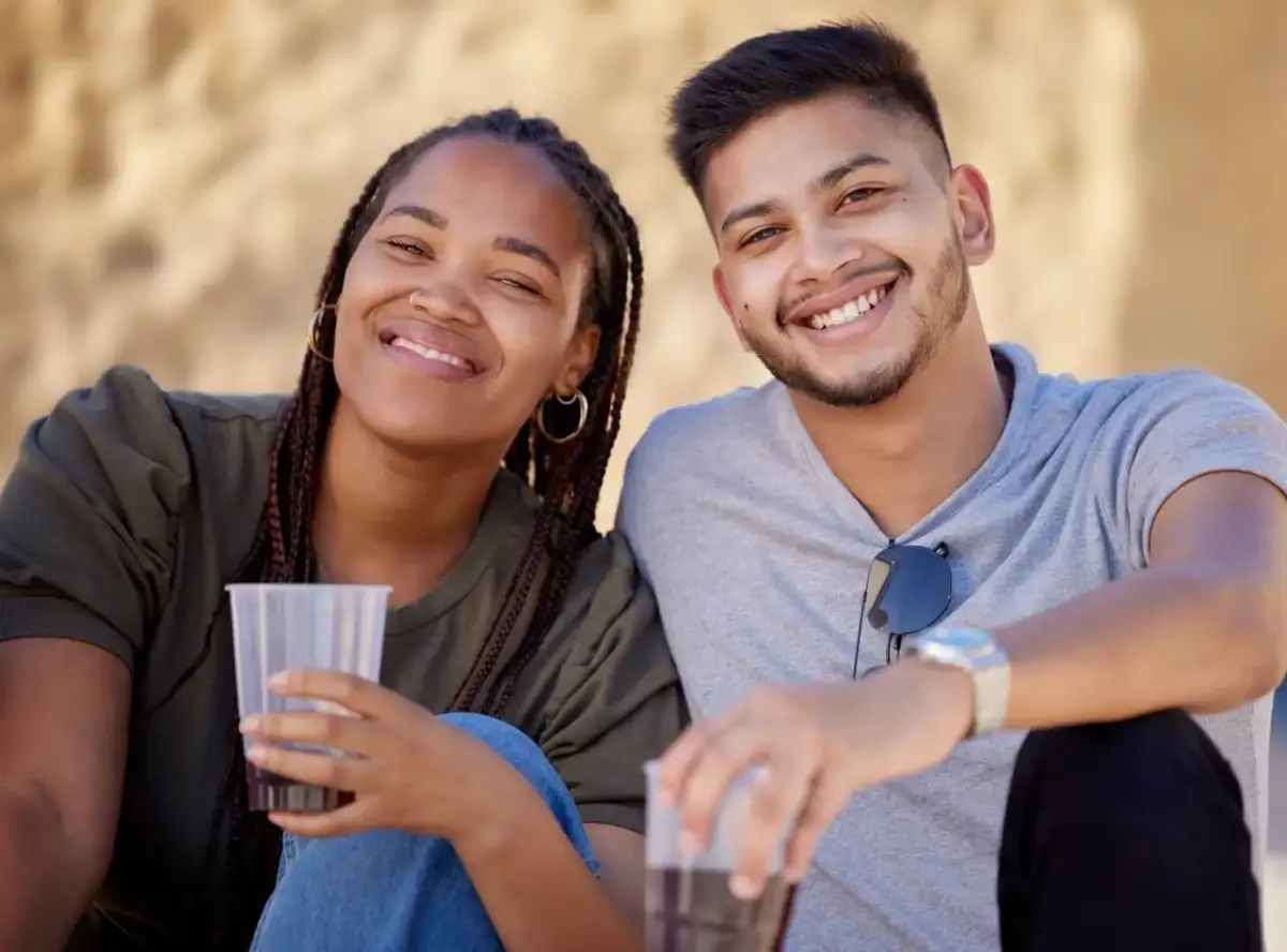 Co to jest przyjaźń damsko-męska? Zrozum jej cechy i wyzwania.
