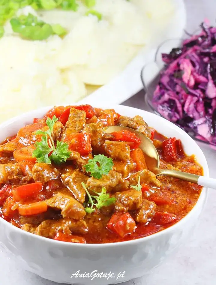 Najlepsze przyprawy do gulaszu wieprzowego – jak poprawić smak potrawy