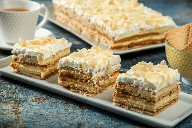 Prosty przepis na ciasto krówka z herbatnikami, które zachwyci każdego