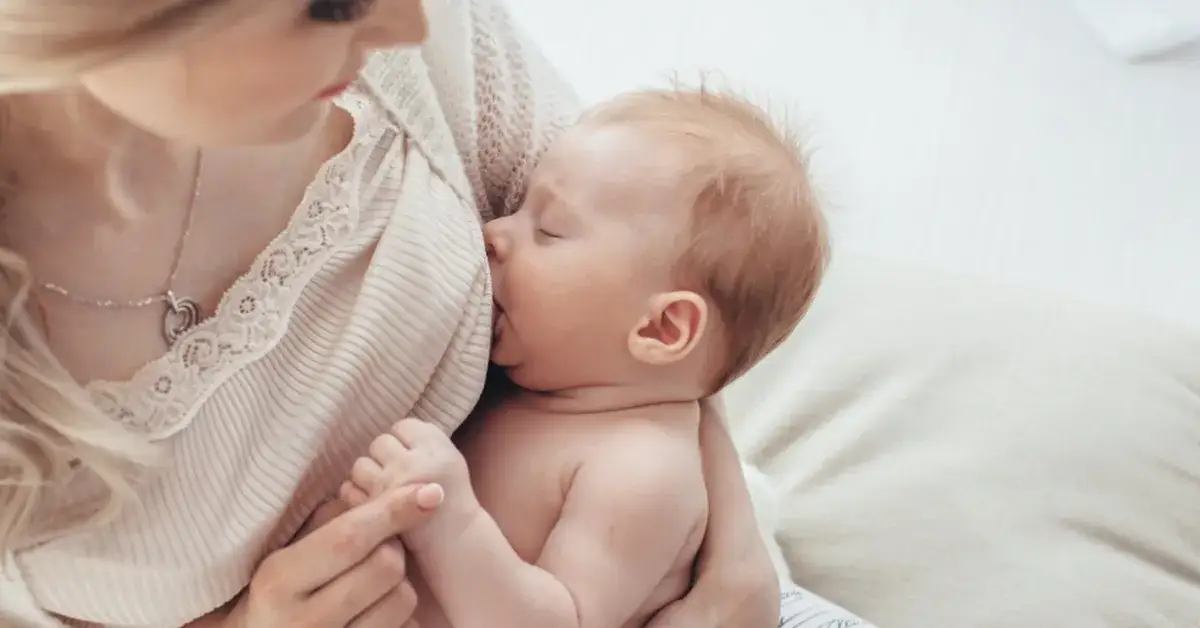 Co na ból brzucha przy karmieniu piersią? Bezpieczne rozwiązania i porady