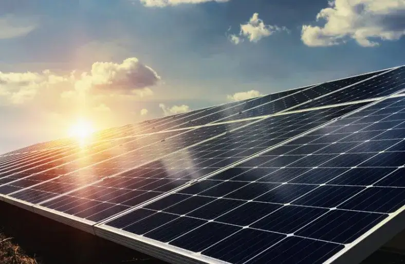 Fotowoltaika rozliczenie roczne czy półroczne – co wybrać, by nie stracić?