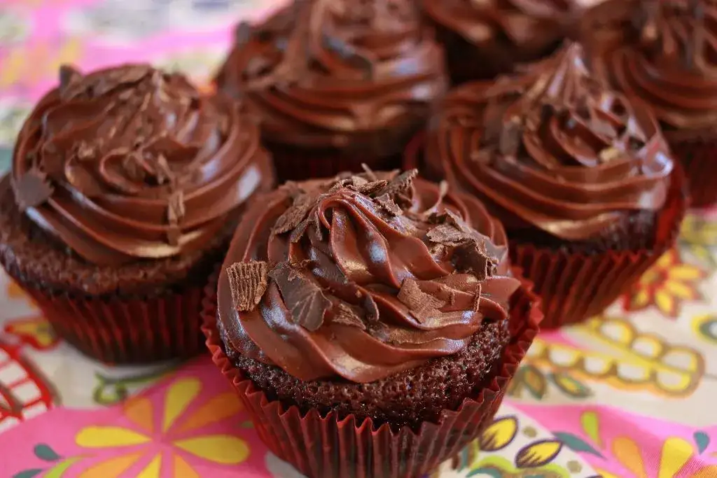 Dlaczego babeczki opadają? Oto najczęstsze przyczyny i rozwiązania