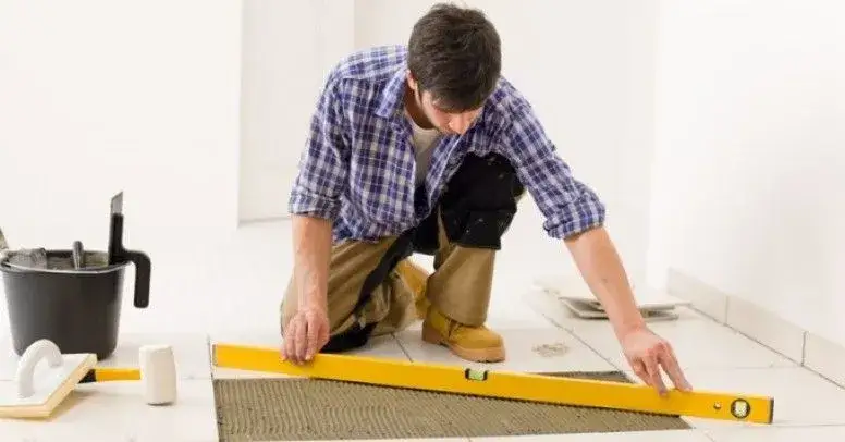 Jaką długość poziomicy wybrać, aby uniknąć błędów w pracy?