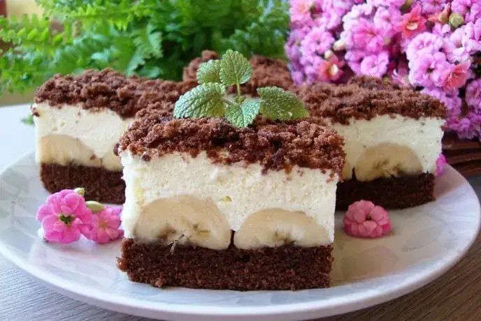 Przepis na ciasto kopiec kreta z bananami – łatwe i pyszne!