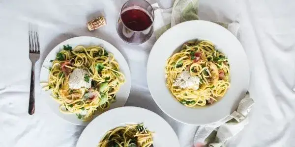 Jakie wino do spaghetti? Odkryj idealne parowanie dla sosów
