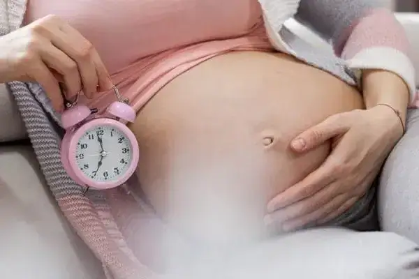 Skurcze co 5 minut podczas porodu - kiedy iść do szpitala?