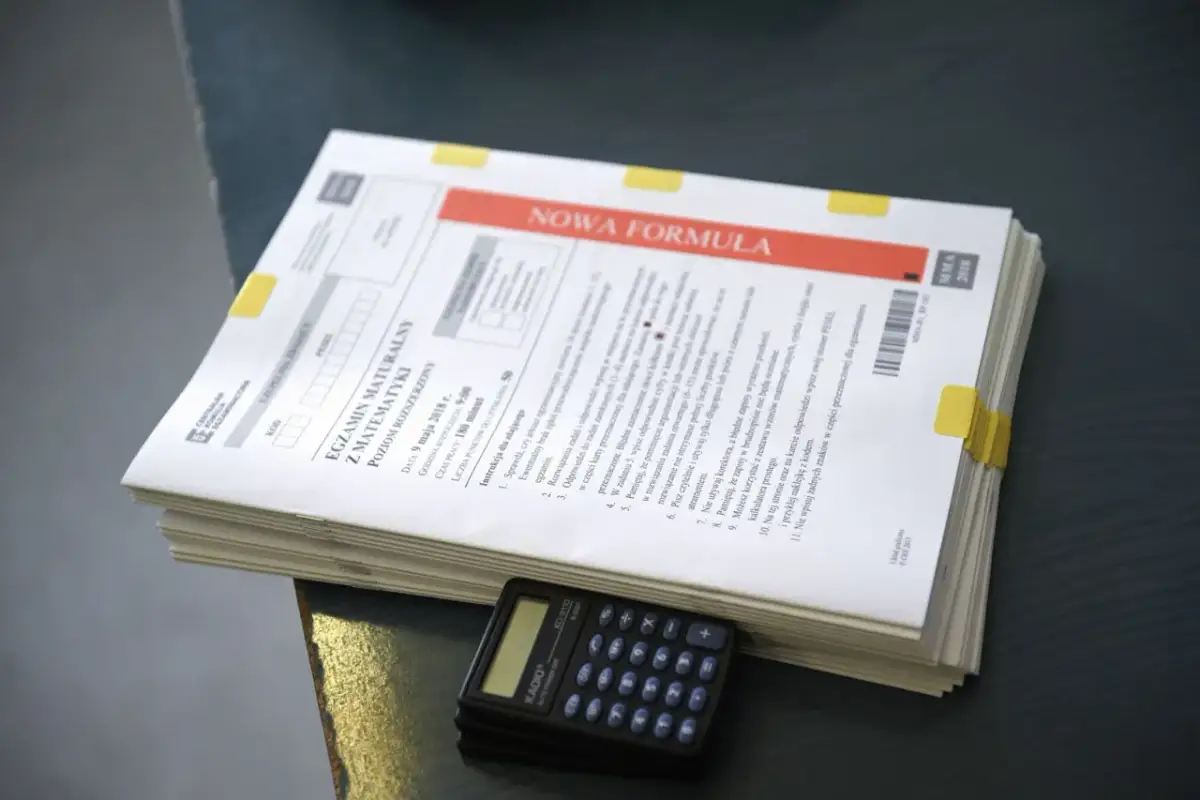 Ile trwa matura rozszerzona z matematyki? Poznaj kluczowe informacje