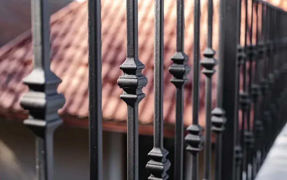 Czym pomalować balustradę metalową, aby uniknąć rdzy i zniszczeń?