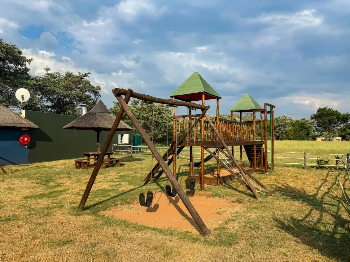 Plac zabaw dla dzieci – jakie urządzenia rozwijają koordynację i sprawność ruchową?