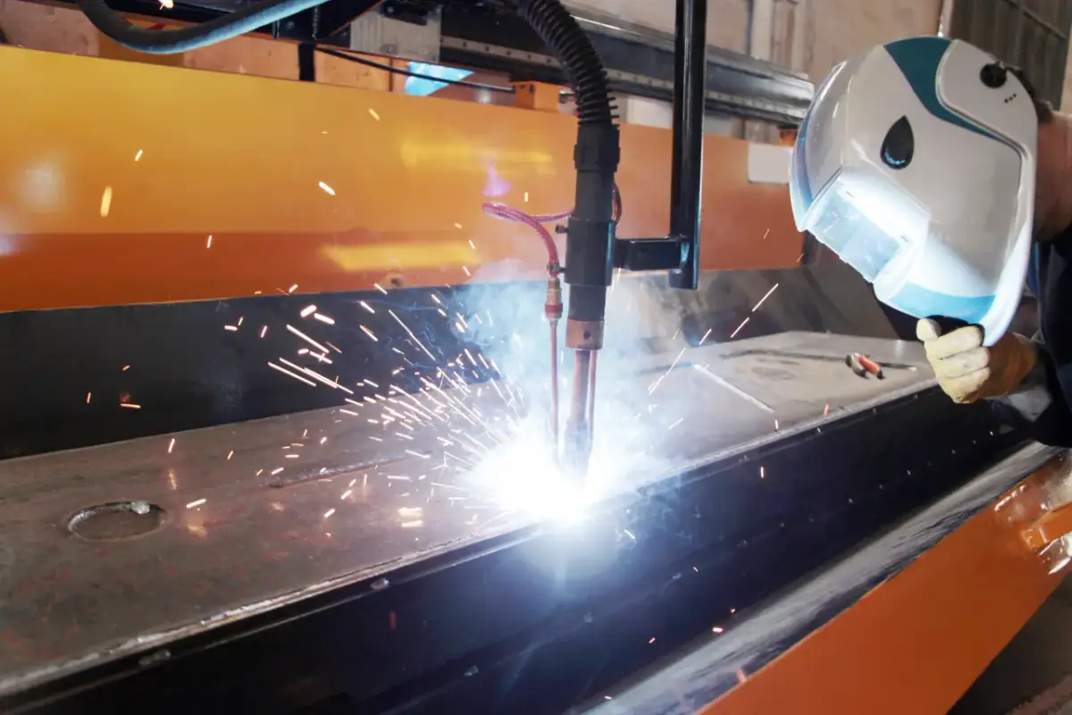 Zastosowanie laserów w produkcji reklam i konstrukcji lekkich