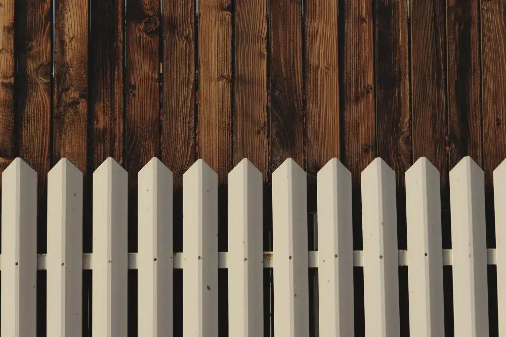 Naturalne materiały wokół domu – dlaczego wracają do łask?