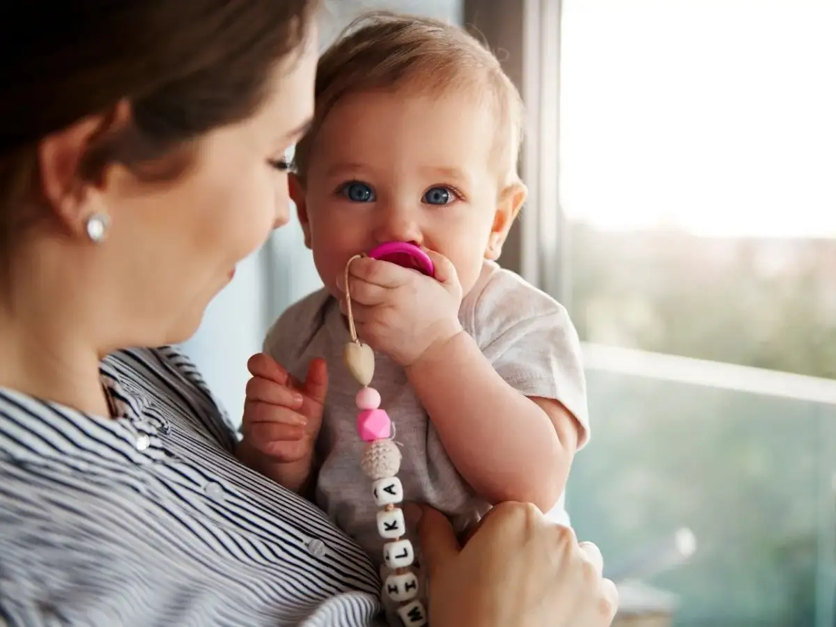 Jaki smoczek przy karmieniu piersią: wybierz najlepszy dla maluszka