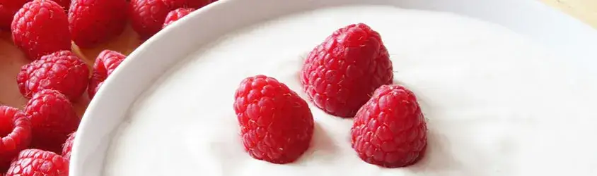 Ile kalorii ma jogurt owocowy? Sprawdź, co naprawdę jesz
