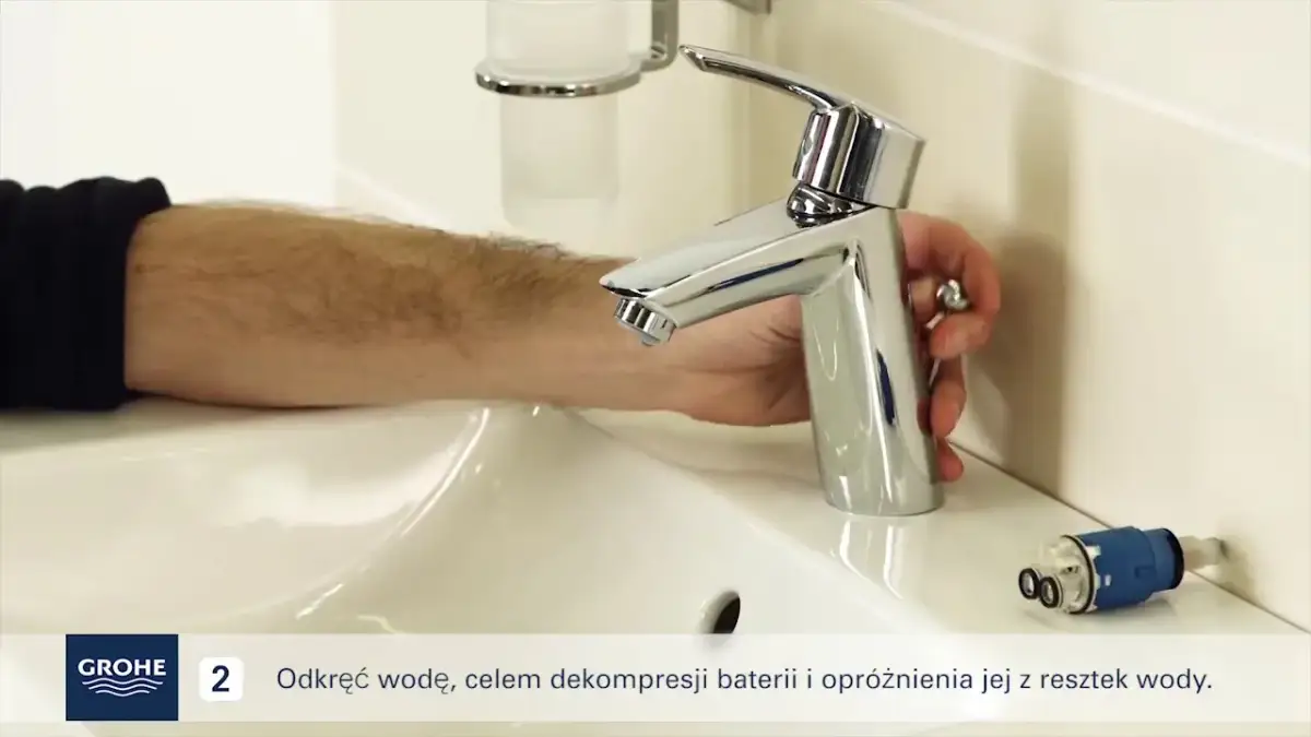 Jak odkręcić kran w umywalce - proste kroki, aby uniknąć problemów