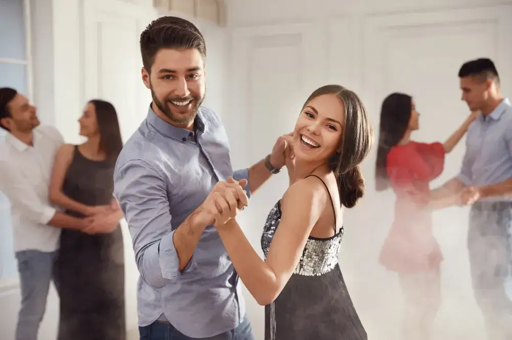 Gdzie znaleźć partnerkę na wesele i uniknąć samotności?