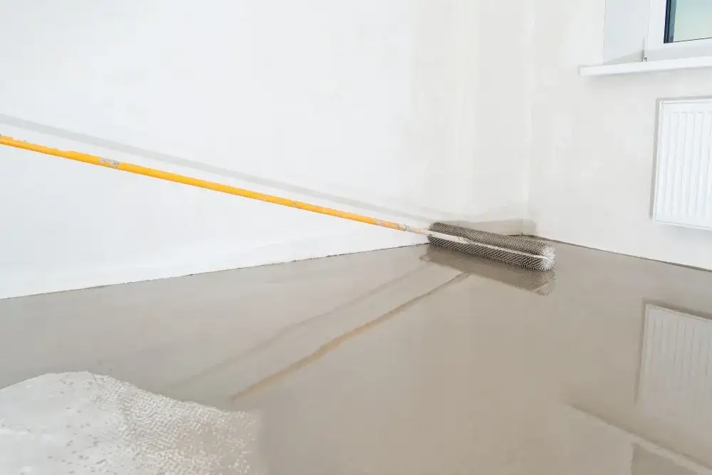 Wylewka samopoziomująca czy zaprawa wyrównująca – co wybrać do remontu?