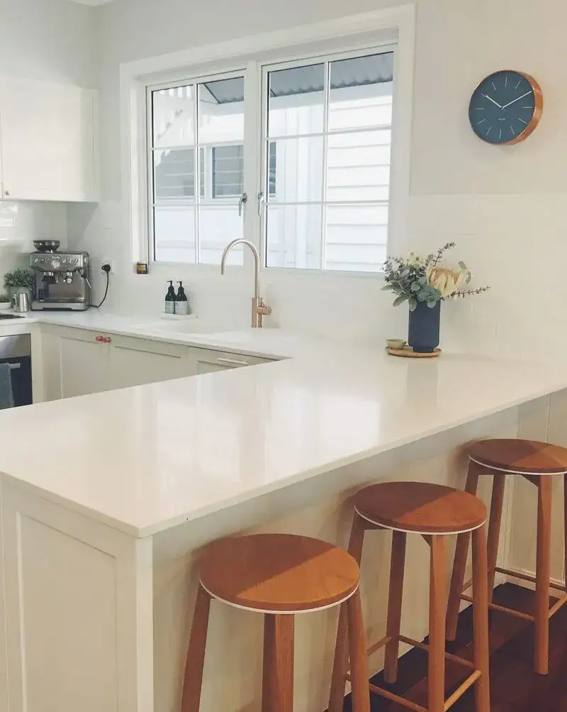 Jak umyć szafki w kuchni - skuteczne metody i porady na każdą powierzchnię